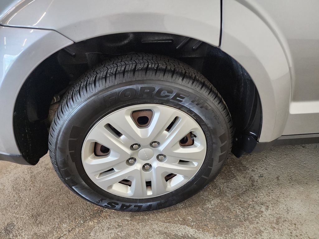 Used 2019 Dodge Journey SE FWD image 40