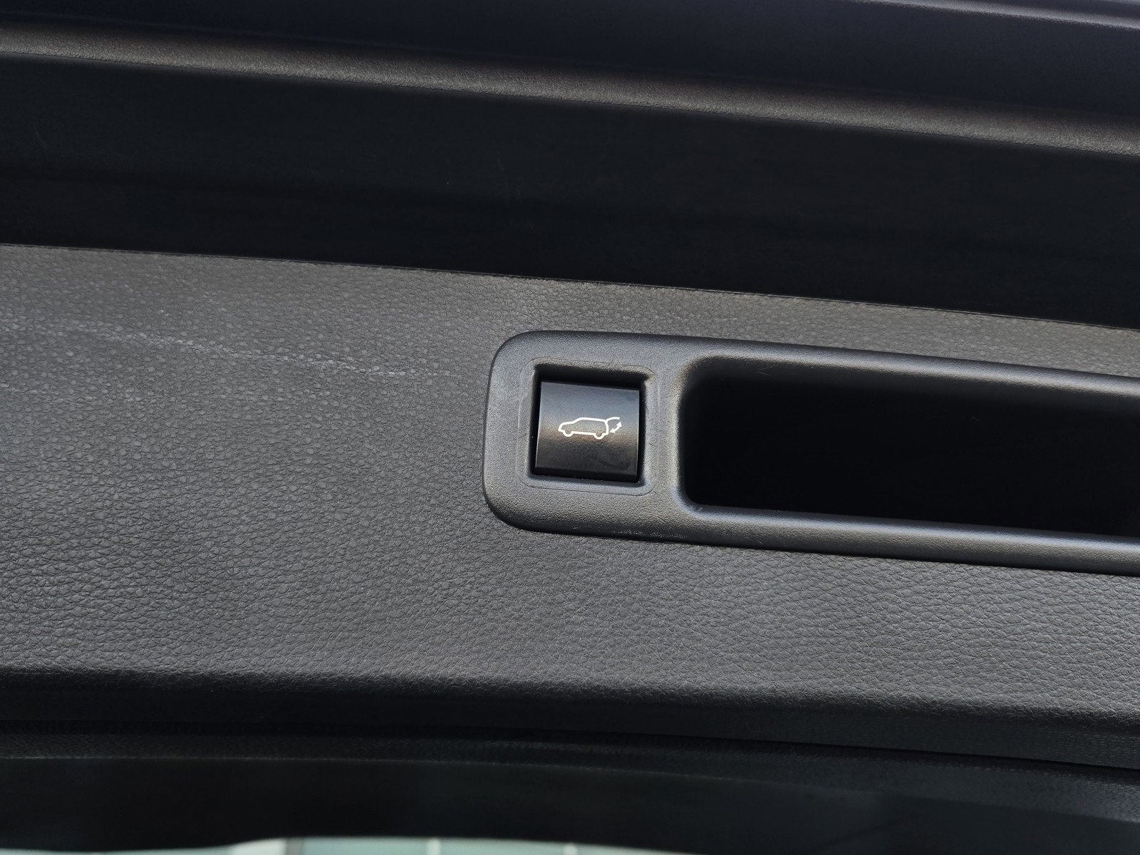 Certified 2024 Toyota Highlander LE image 24