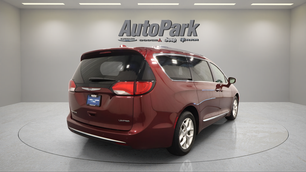 Used 2020 Chrysler Pacifica Limited w/ 8-pass Seating Package FWD image 7