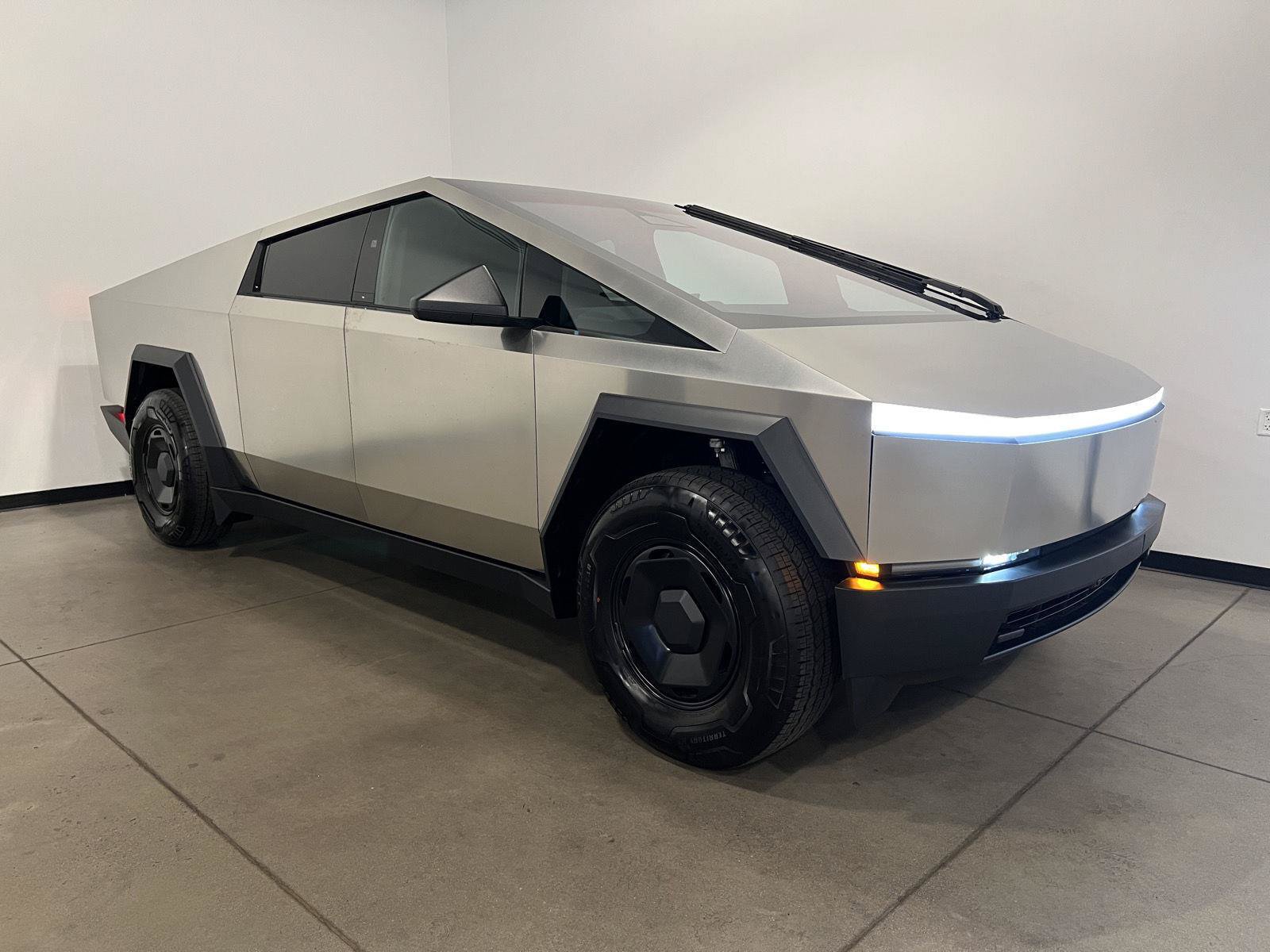 Used 2026 Tesla Cybertruck AWD Crew Cab image 1