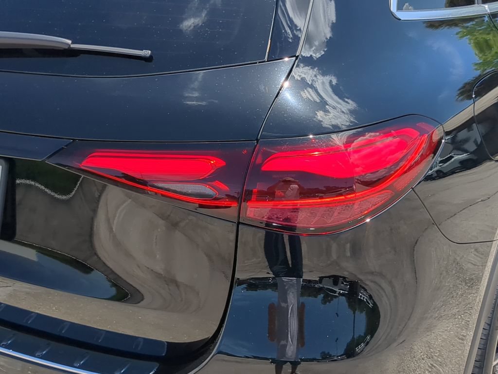 Used 2025 Mercedes-Benz GLC 300 image 7