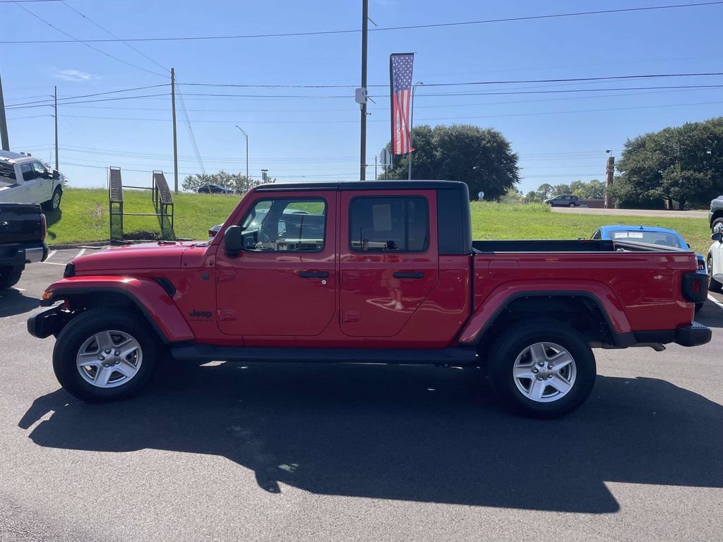 Used 2023 Jeep Gladiator Sport AWD/4WD image 6