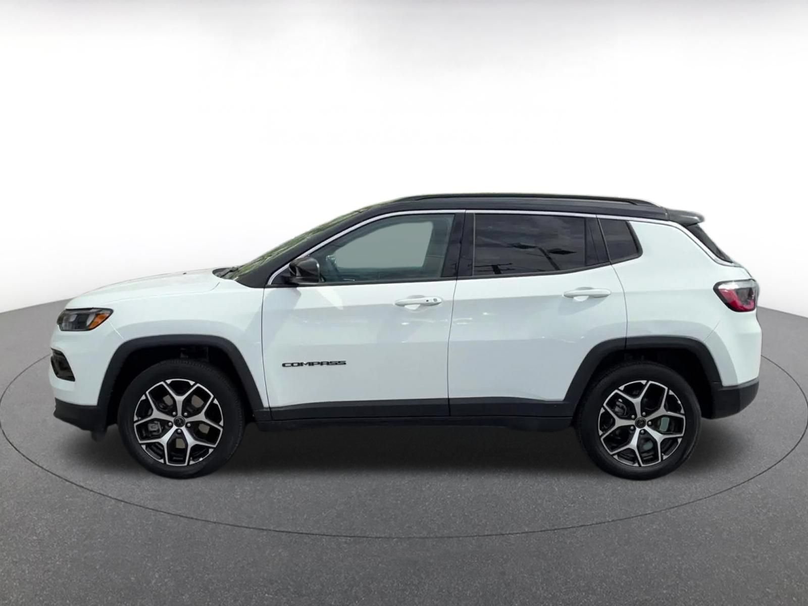 Used 2025 Jeep Compass Limited AWD/4WD image 9