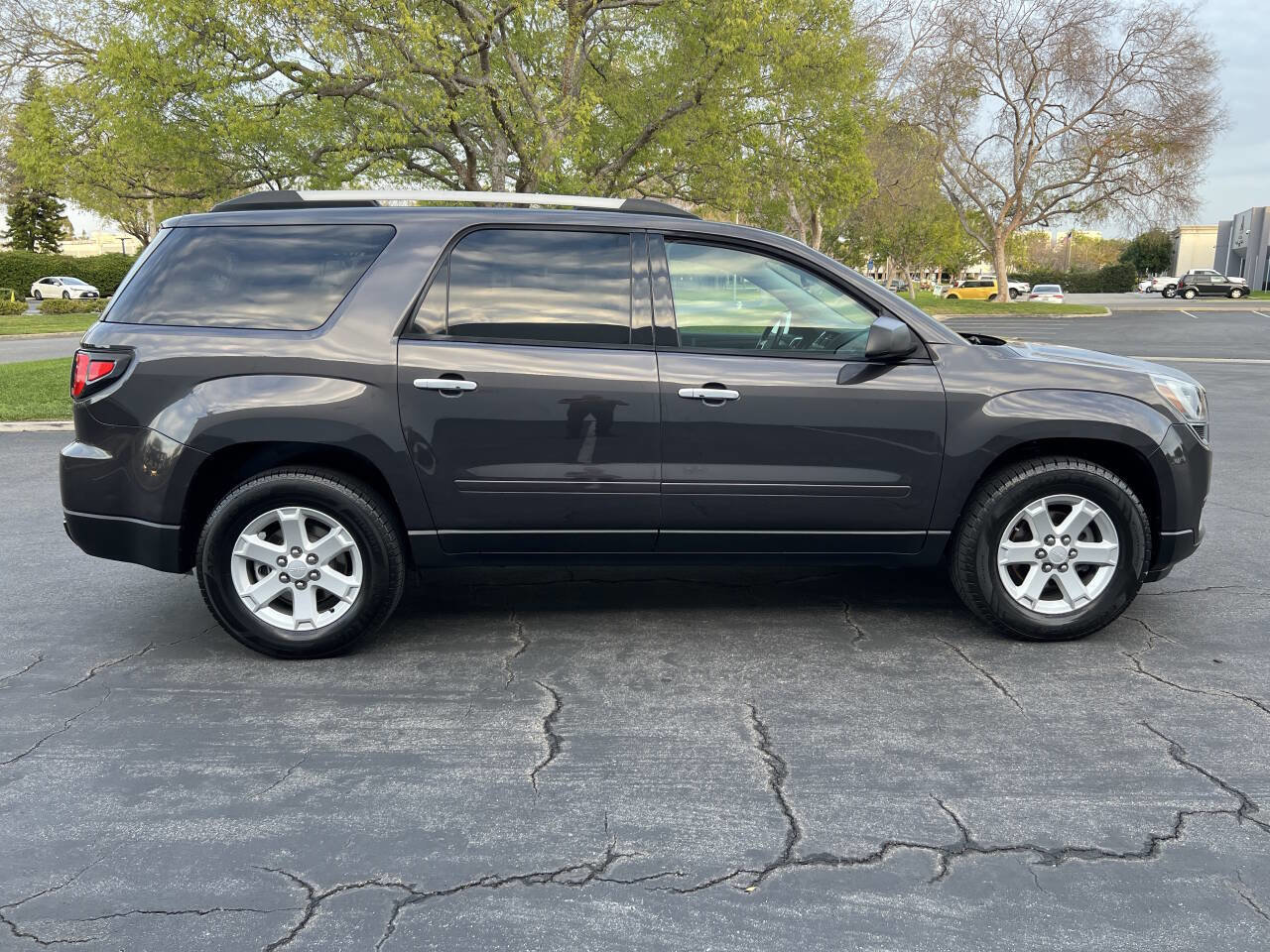 Used 2013 GMC Acadia SLE image 9