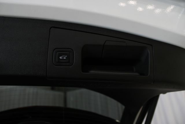 Used 2022 Cadillac XT4 Premium Luxury w/ Enhanced Visibility Package AWD/4WD image 33