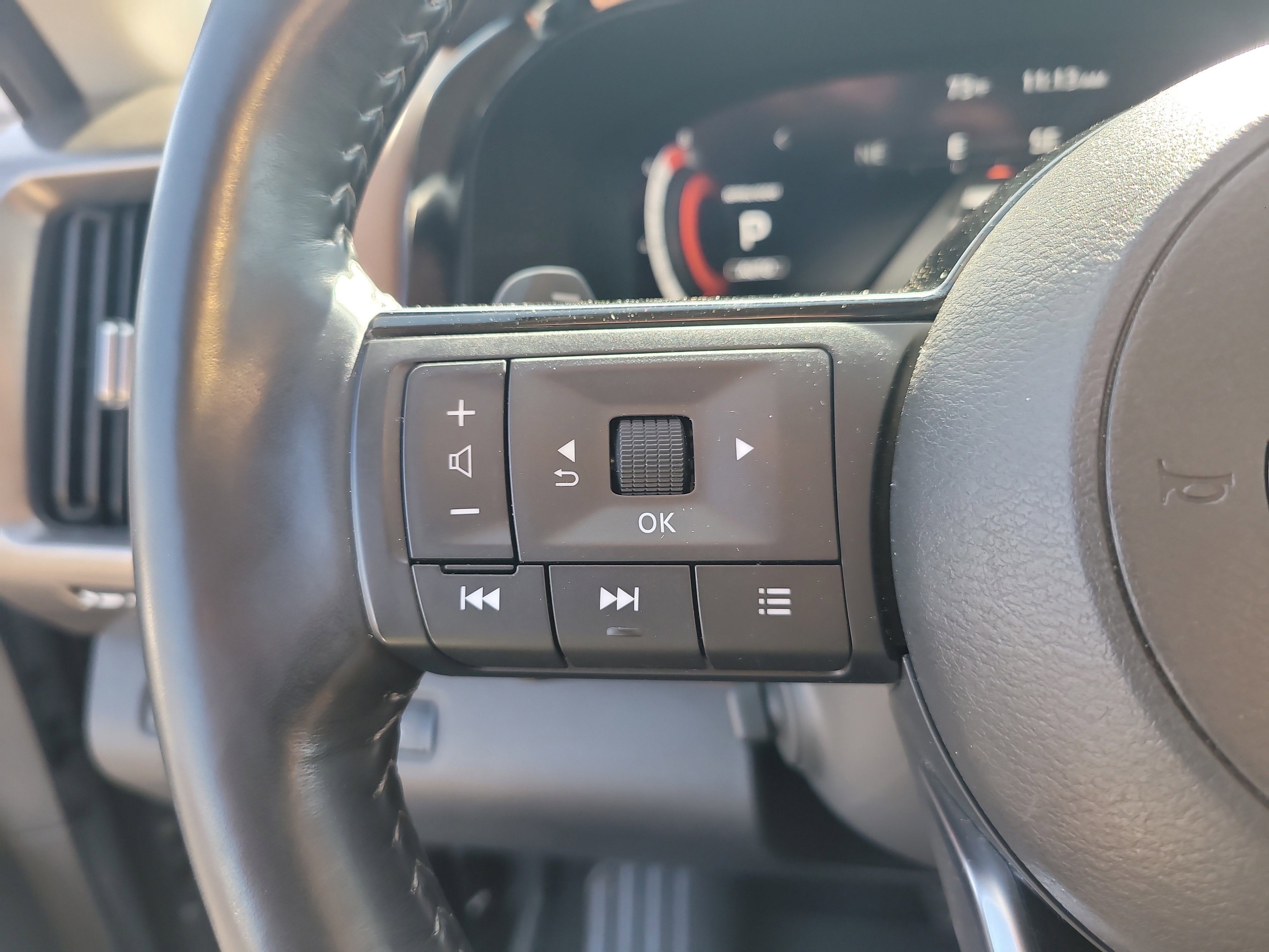 Used 2022 Nissan Pathfinder Platinum w/ Cargo Package image 29