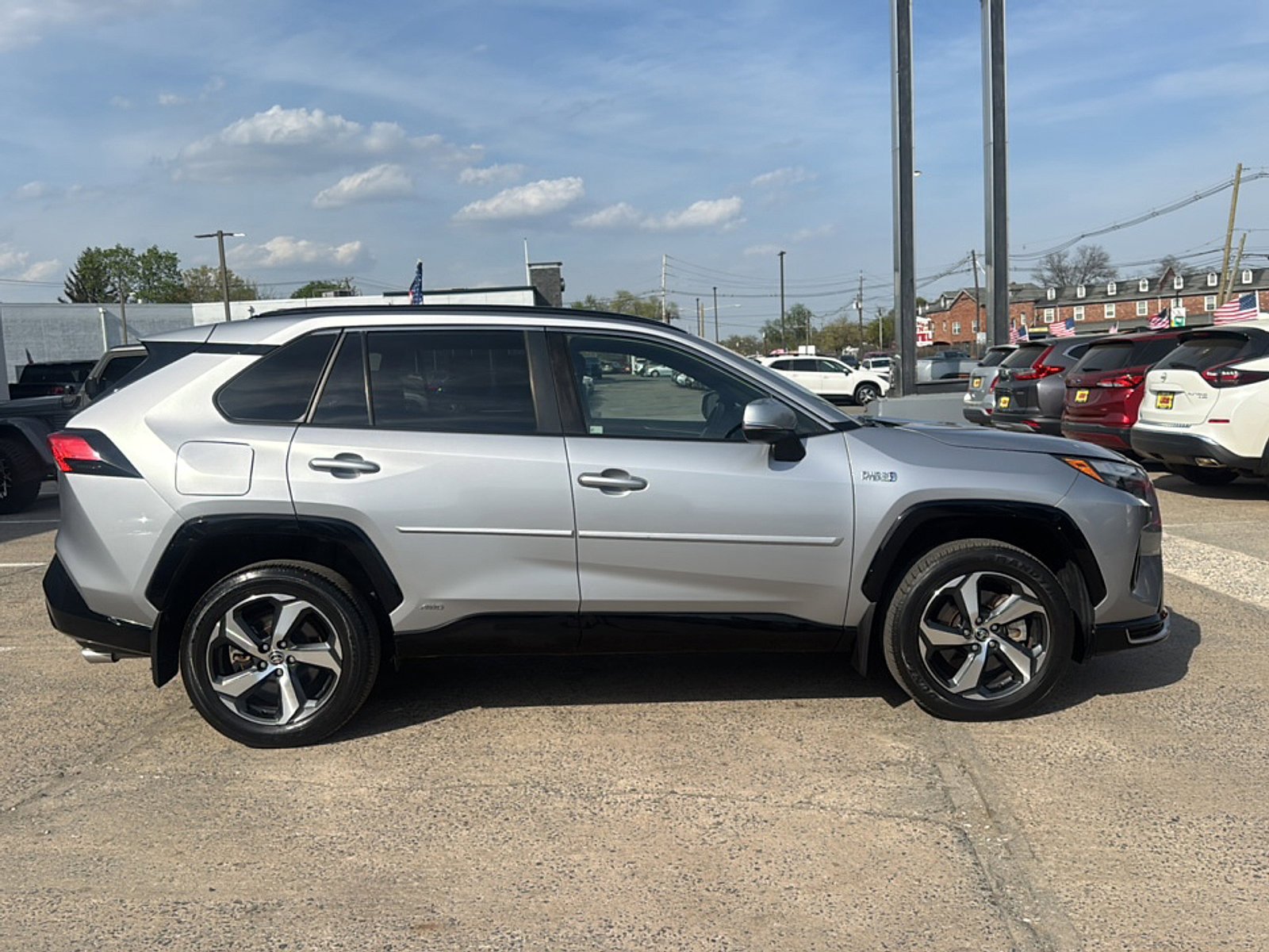 Used 2022 Toyota RAV4 SE w/ Weather & Moonroof Package image 9