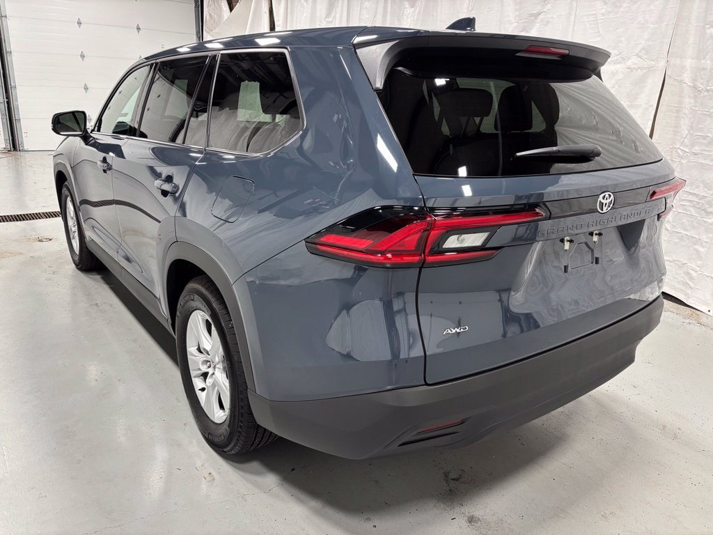 Used 2026 Toyota Grand Highlander AWD image 5
