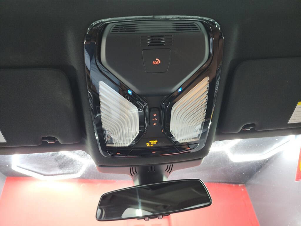 Used 2023 BMW 530e w/ M Sport Package image 31