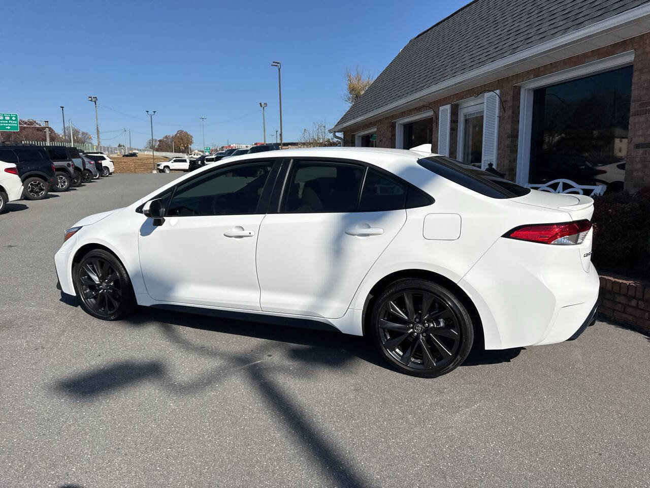 Used 2024 Toyota Corolla SE image 11