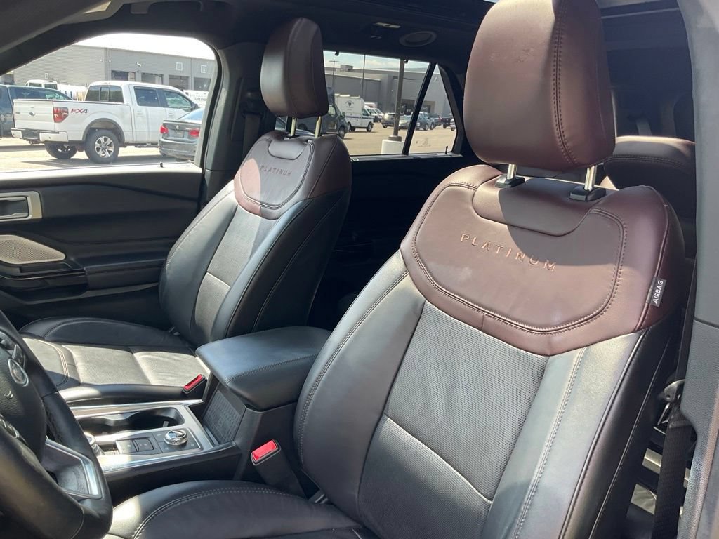 Used 2024 Ford Explorer Platinum w/ Technology Package AWD/4WD image 16