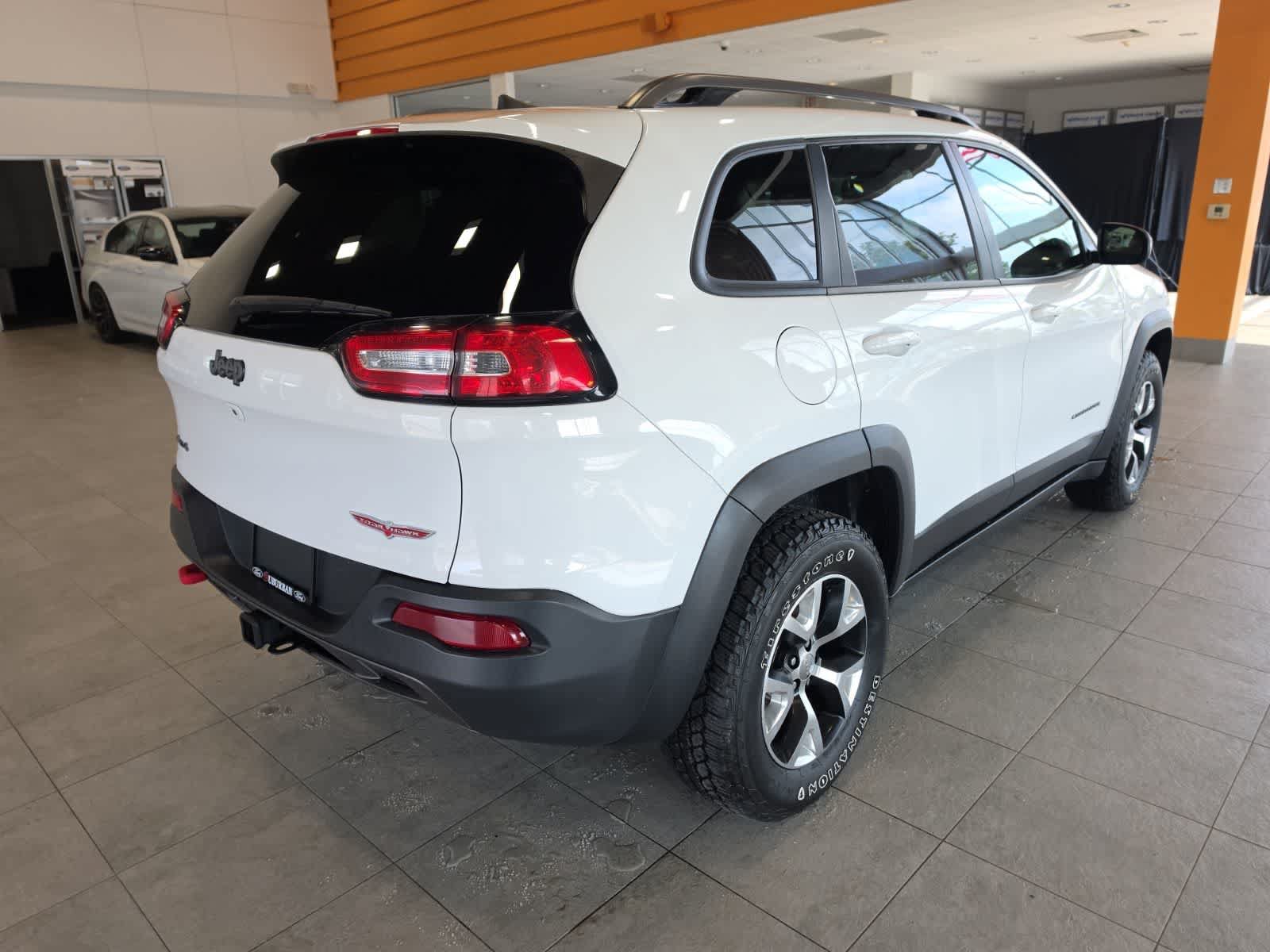 Used 2016 Jeep Cherokee Trailhawk w/ Cold Weather Group AWD/4WD image 7