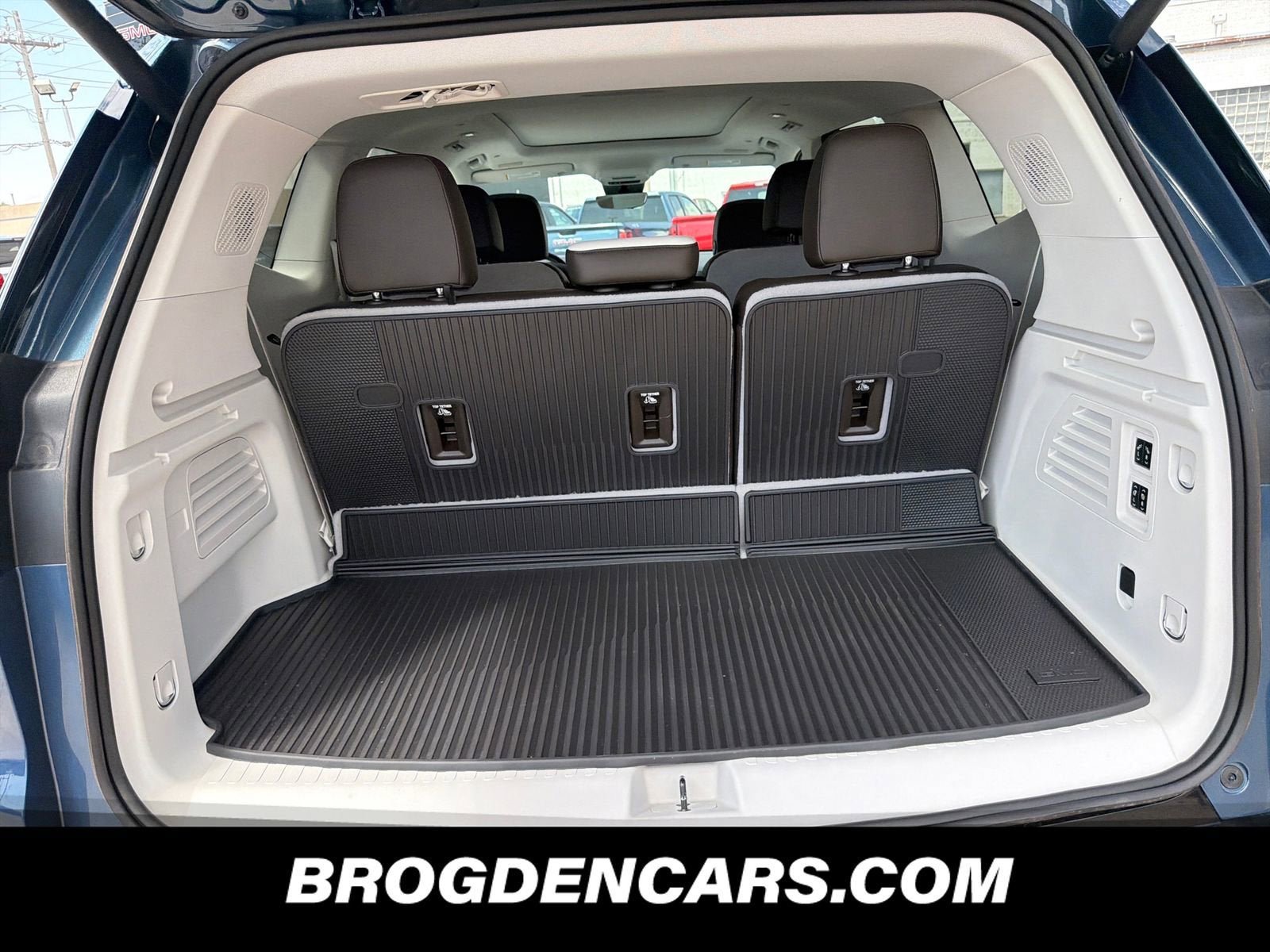 New 2026 GMC Acadia Denali w/ Super Cruise Package FWD image 9