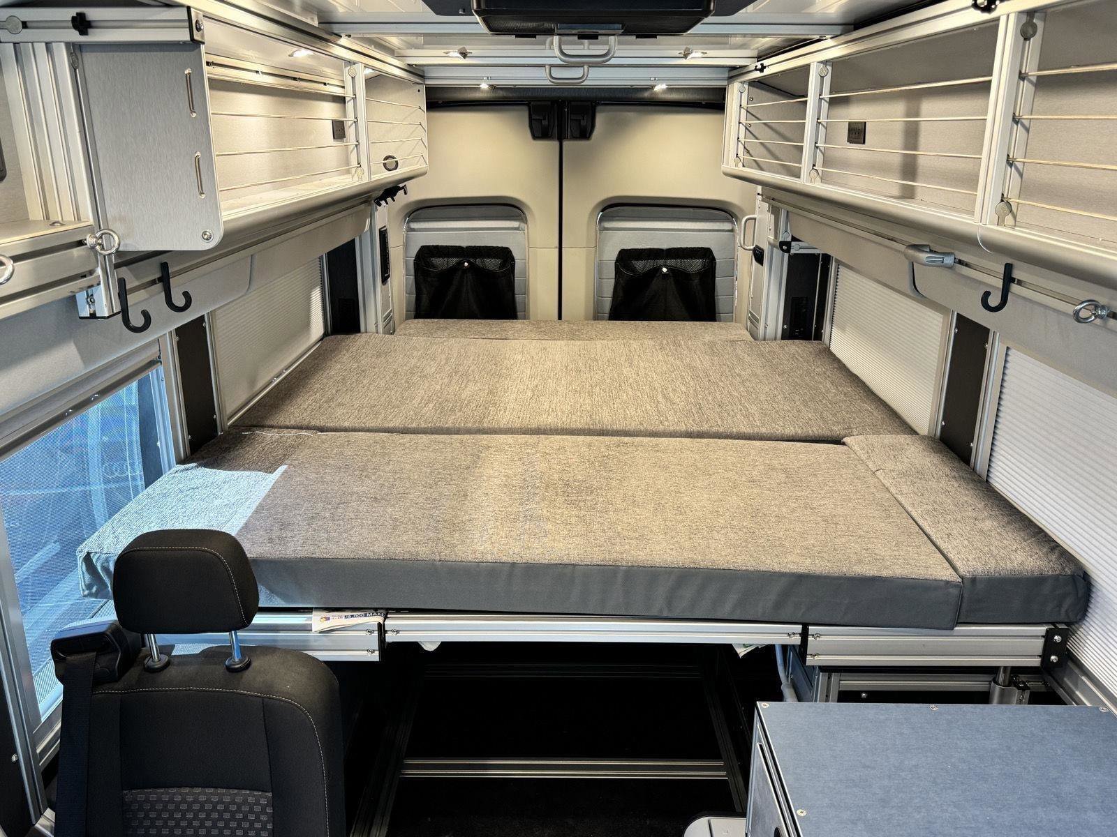 Used 2023 Ford Transit 350 XLT image 31