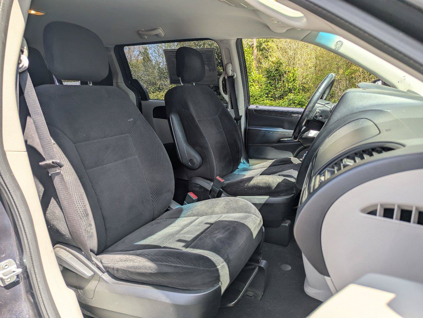 Used 2013 Dodge Grand Caravan American Value Package w/ UConnect Hands-Free Group FWD image 28