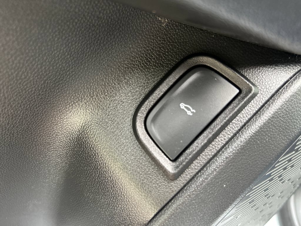 Used 2025 Chevrolet Equinox RS AWD/4WD image 18