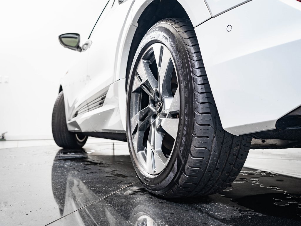 Used 2022 Audi e-tron Premium w/ Convenience Plus Package image 42