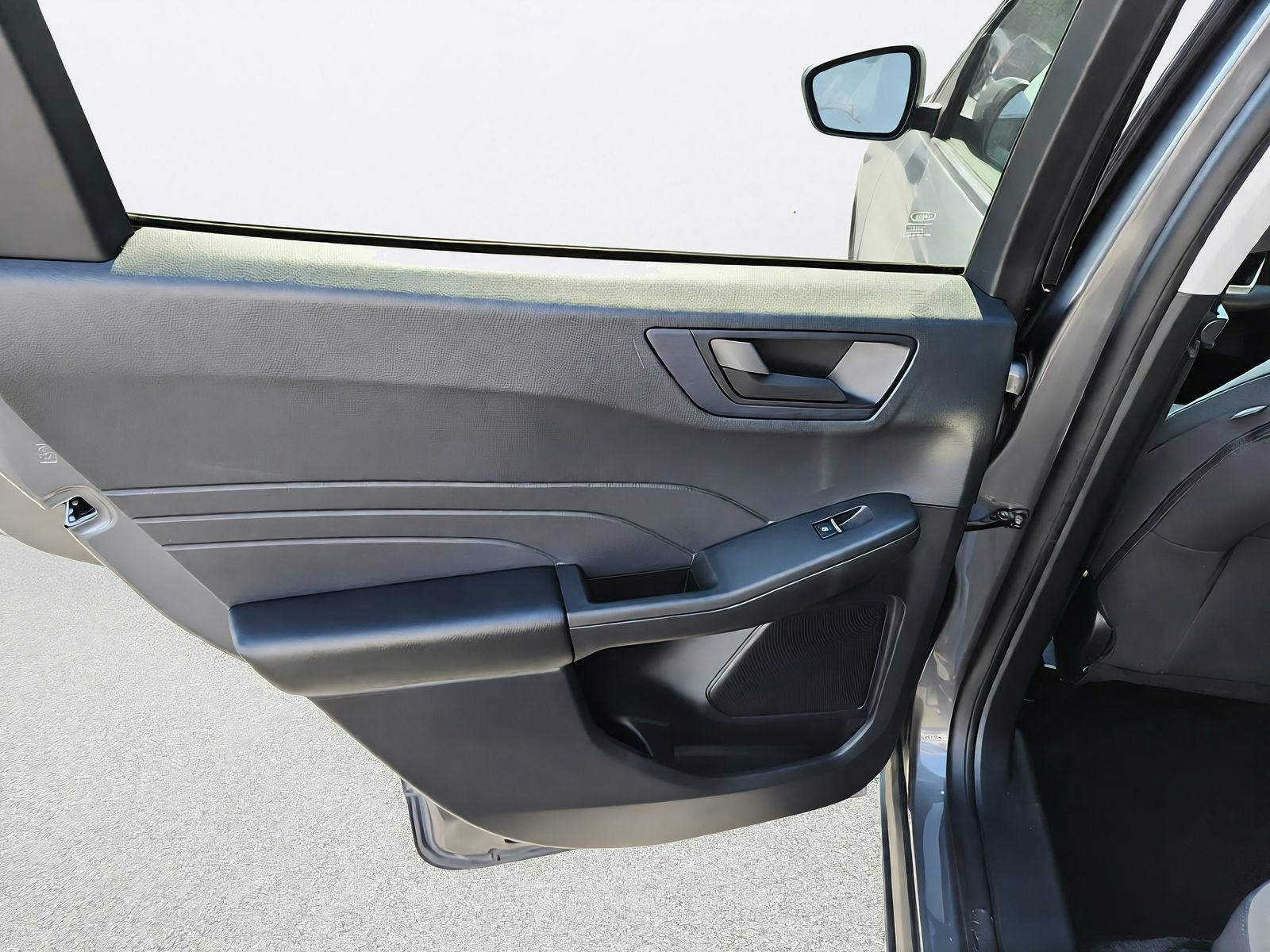 Used 2022 Ford Escape SE w/ Convenience Package FWD image 24