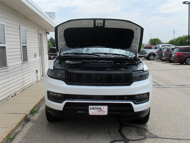 Used 2024 Jeep Grand Wagoneer L Series III AWD/4WD image 6