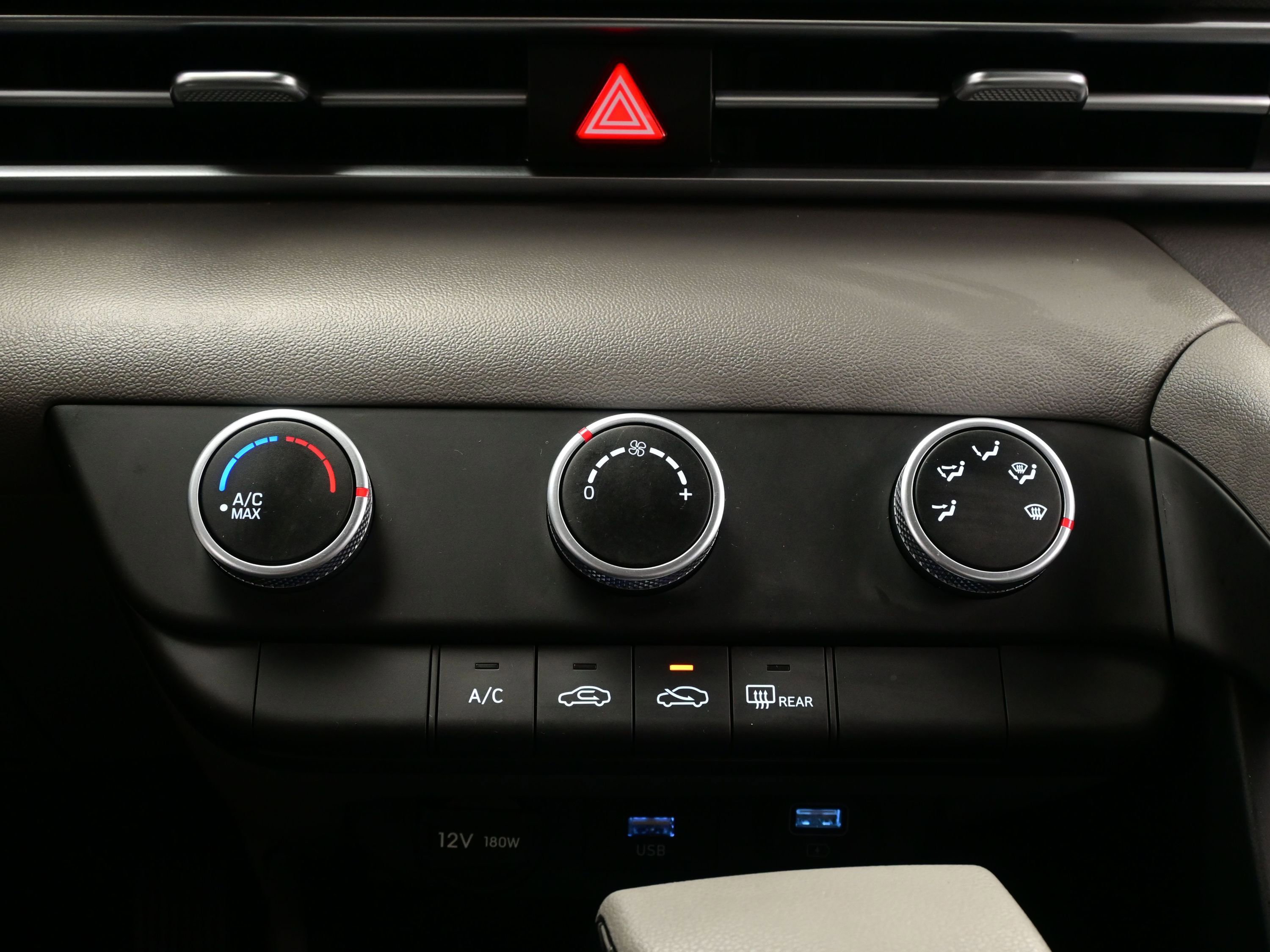 Used 2023 Hyundai Elantra SE image 19