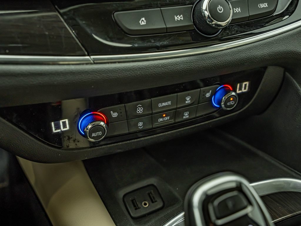 Used 2019 Buick Enclave Essence FWD image 27