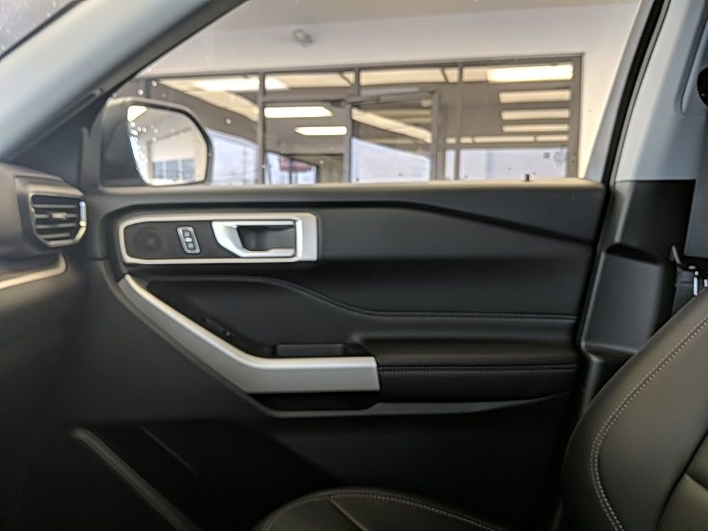 Used 2023 Ford Explorer XLT w/ Equipment Group 202A image 23