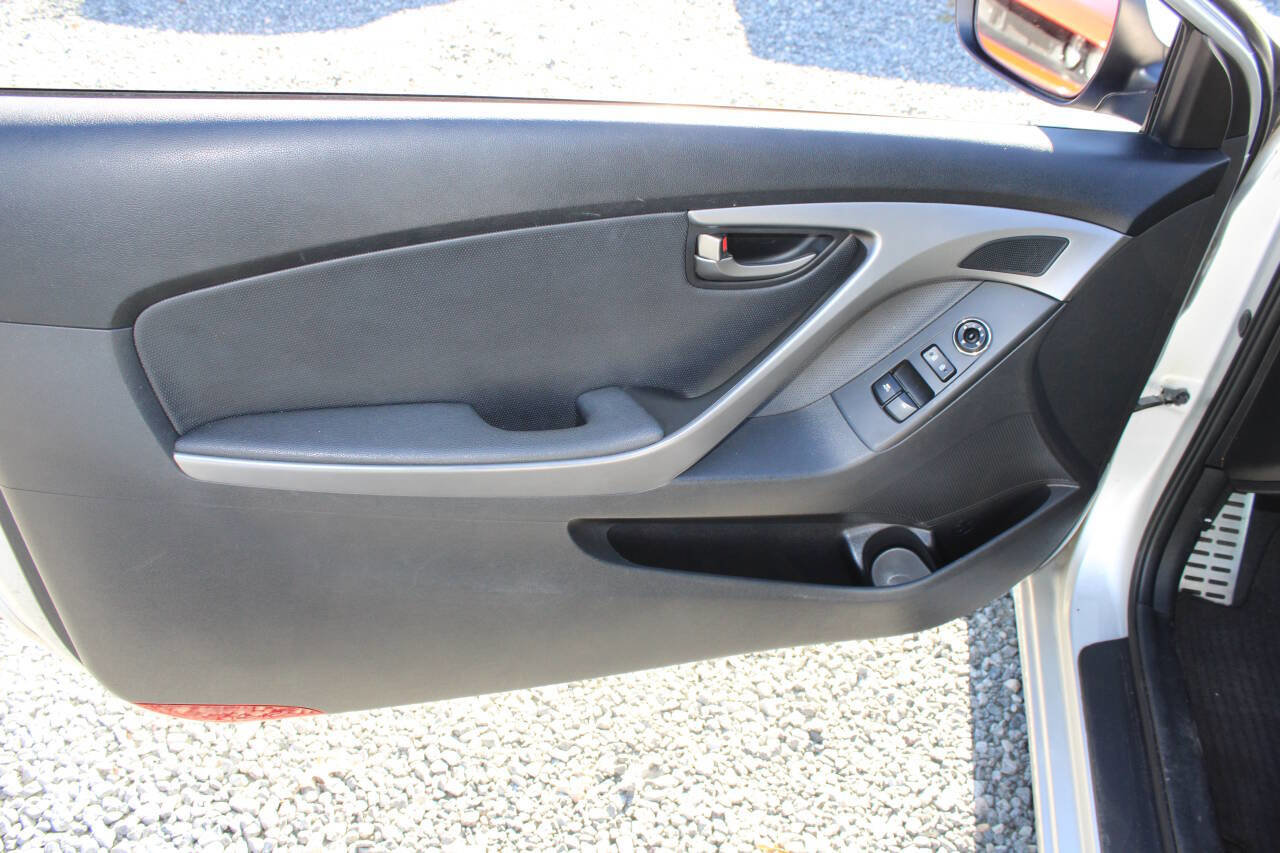 Used 2013 Hyundai Elantra SE w/ Technology Pkg image 20