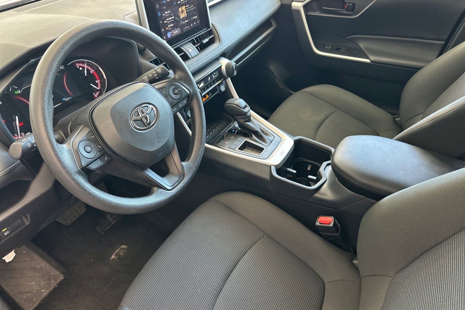 Used 2025 Toyota RAV4 LE image 10