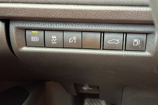 Used 2025 Toyota Camry LE FWD image 34