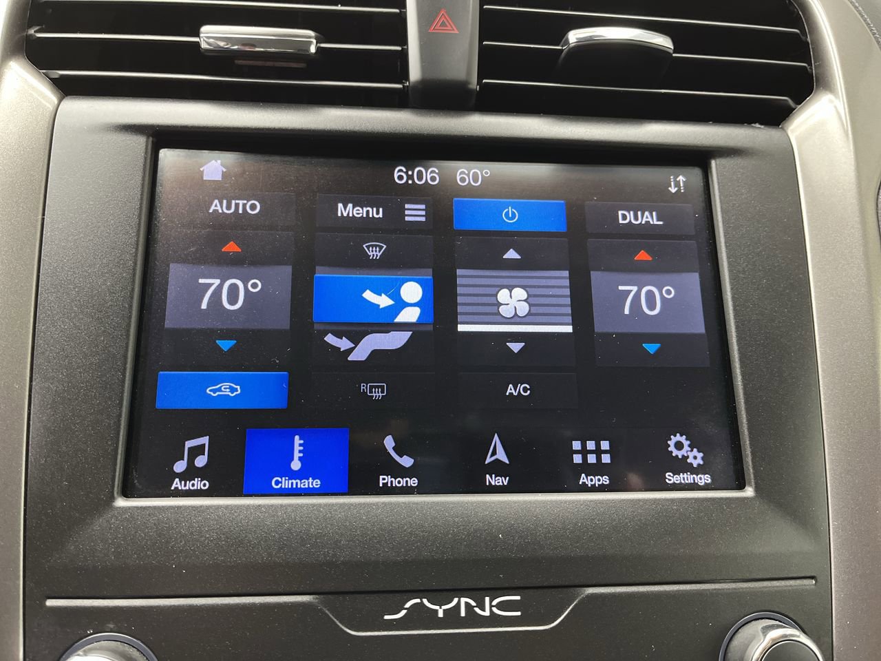 Used 2019 Ford Fusion SE FWD image 21