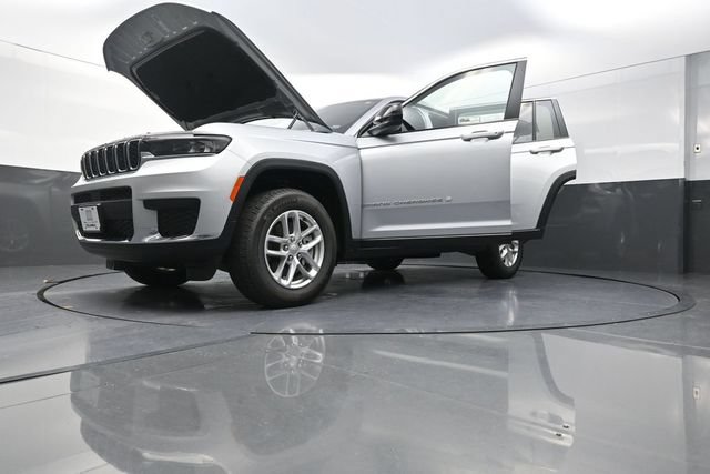 Used 2025 Jeep Grand Cherokee L Laredo AWD/4WD image 32