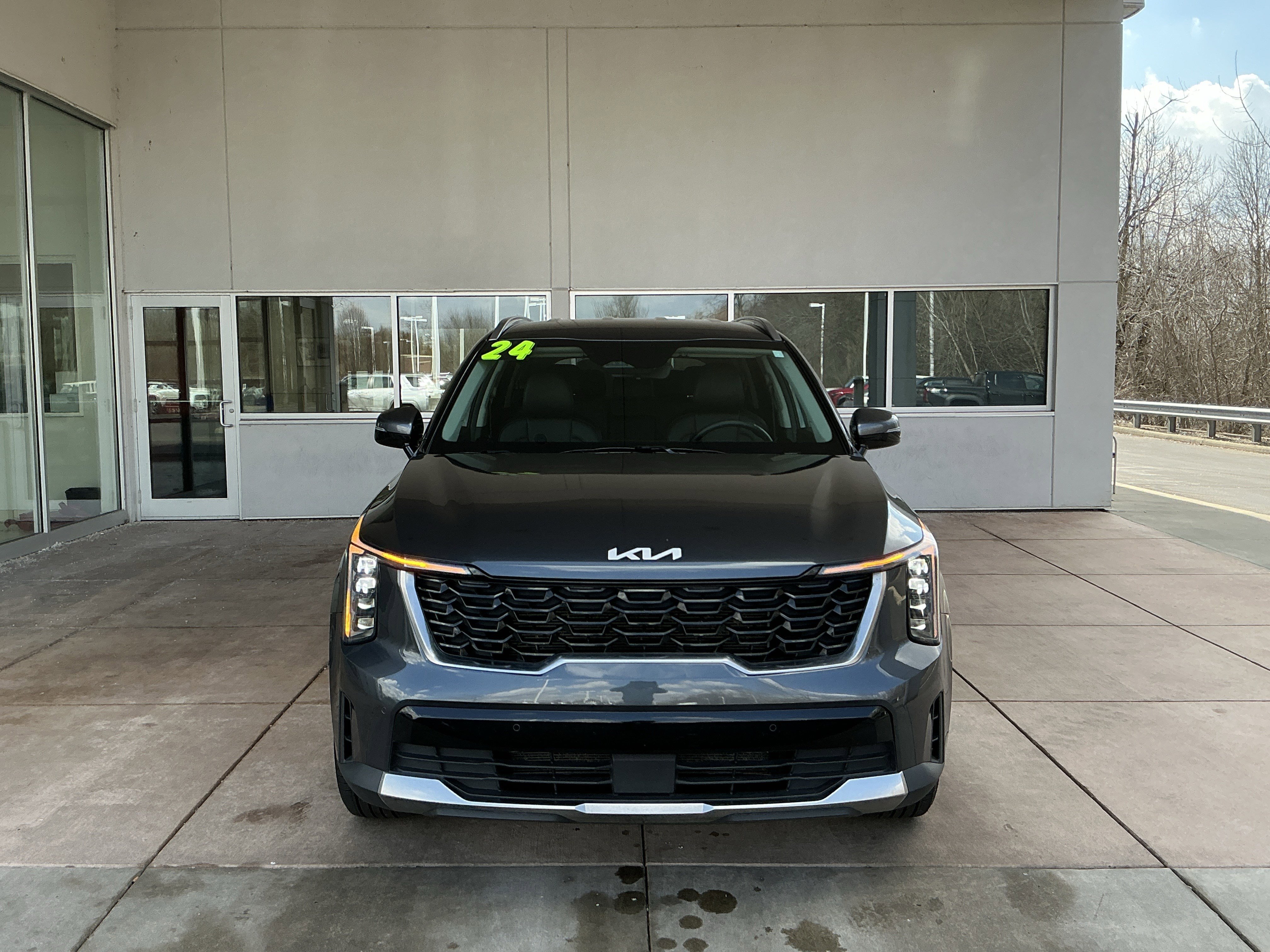 Used 2024 Kia Sorento S image 2