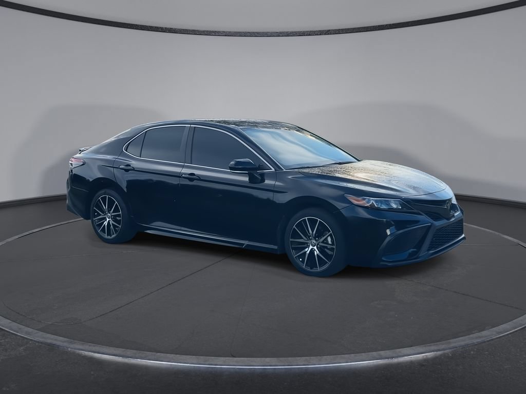 Used 2023 Toyota Camry SE FWD image 2