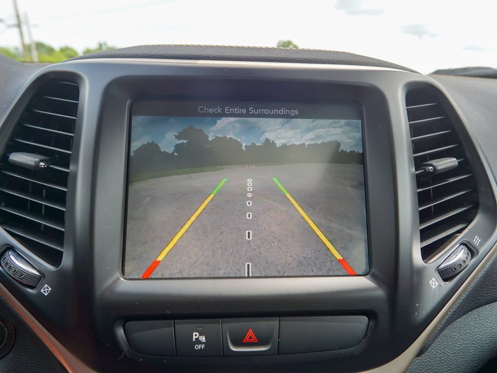 Used 2018 Jeep Cherokee Limited AWD/4WD image 25