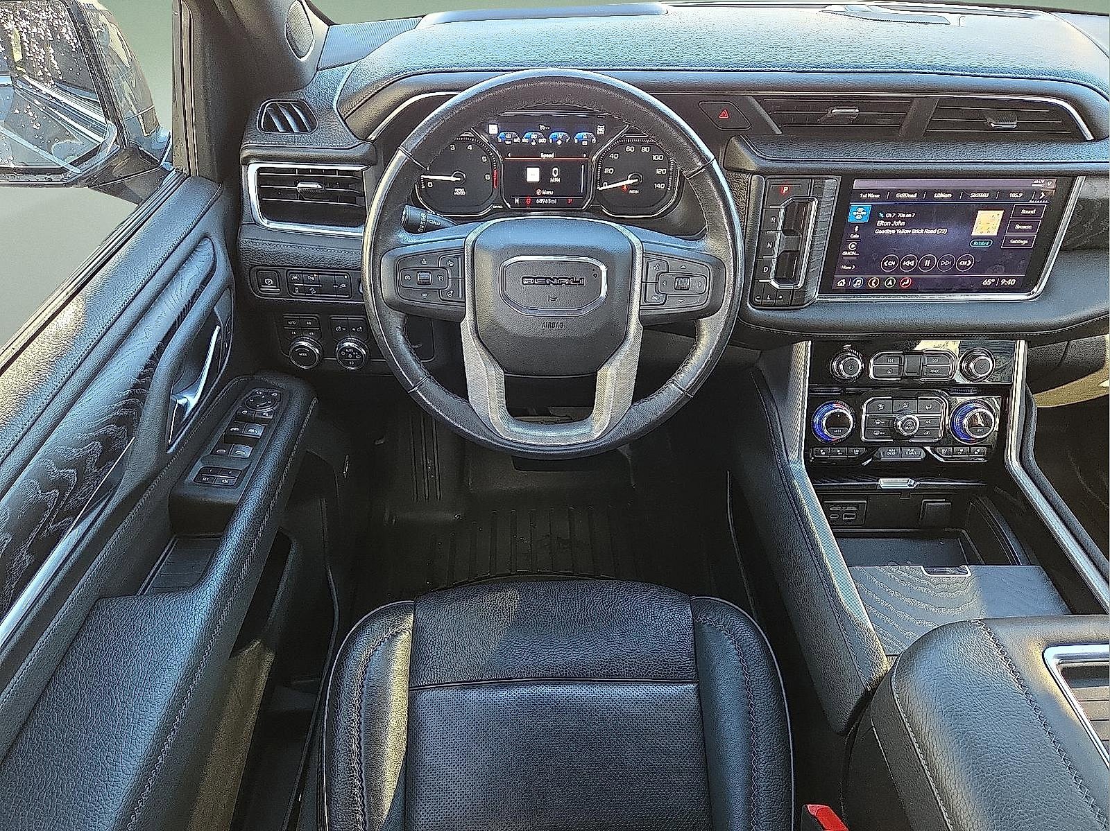 Used 2021 GMC Yukon Denali image 13