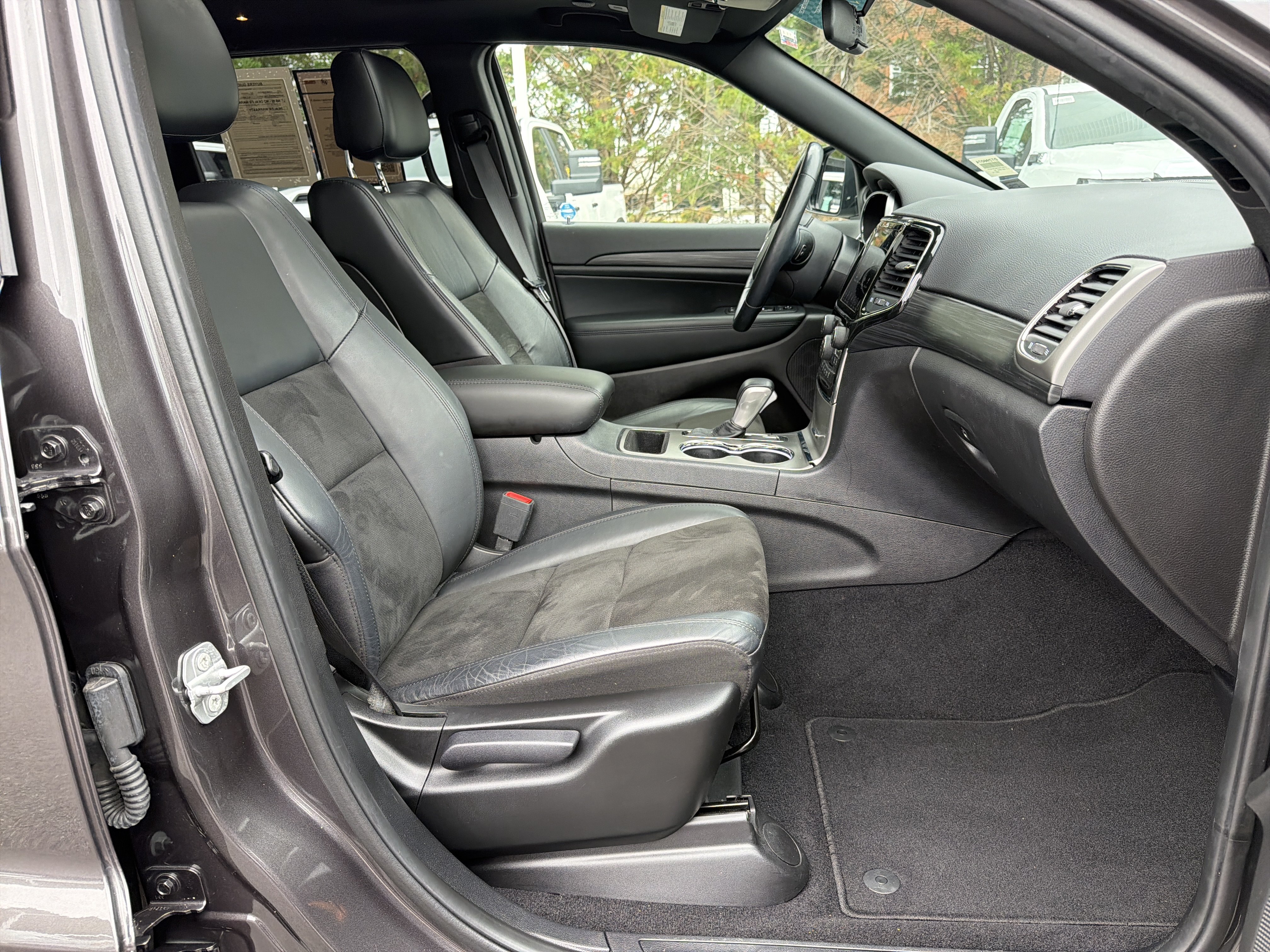 Used 2021 Jeep Grand Cherokee Laredo X AWD/4WD image 35