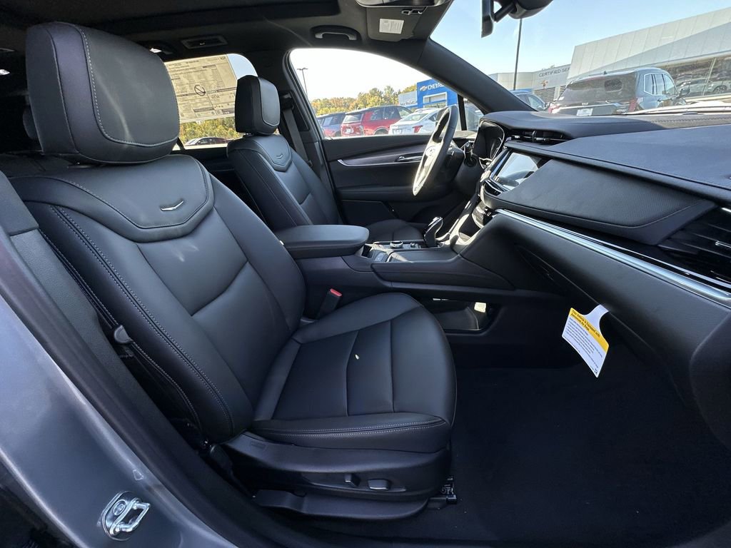 New 2025 Cadillac XT6 Luxury image 25