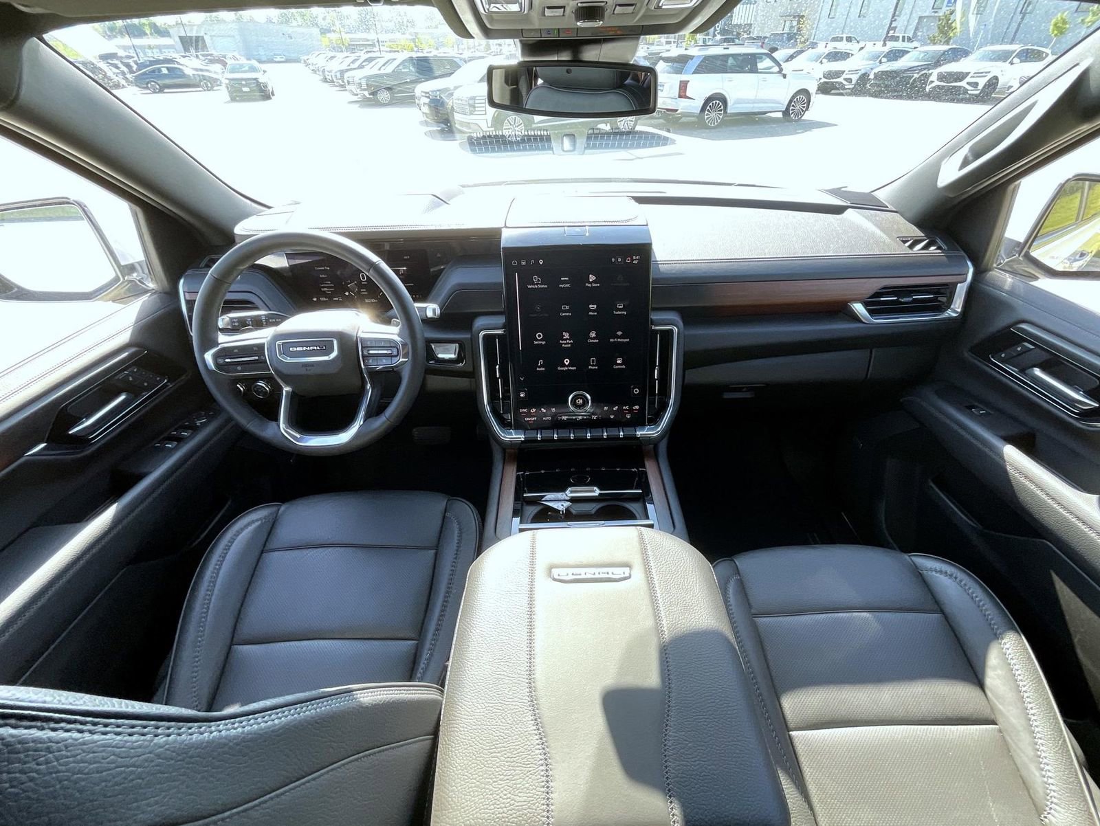 Used 2025 GMC Yukon XL Denali AWD/4WD image 13