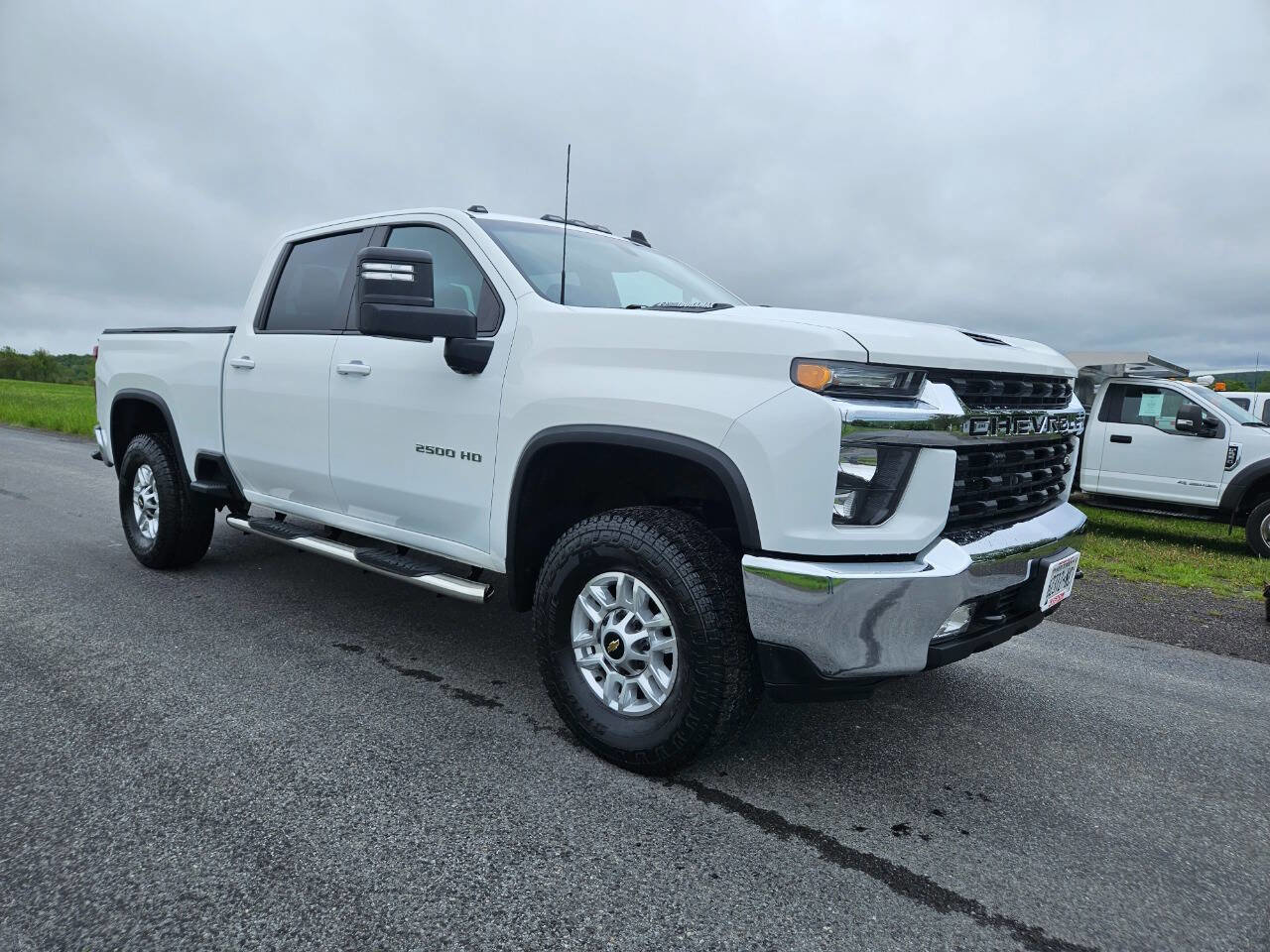 Used 2022 Chevrolet Silverado 2500 LT w/ Convenience Package image 2