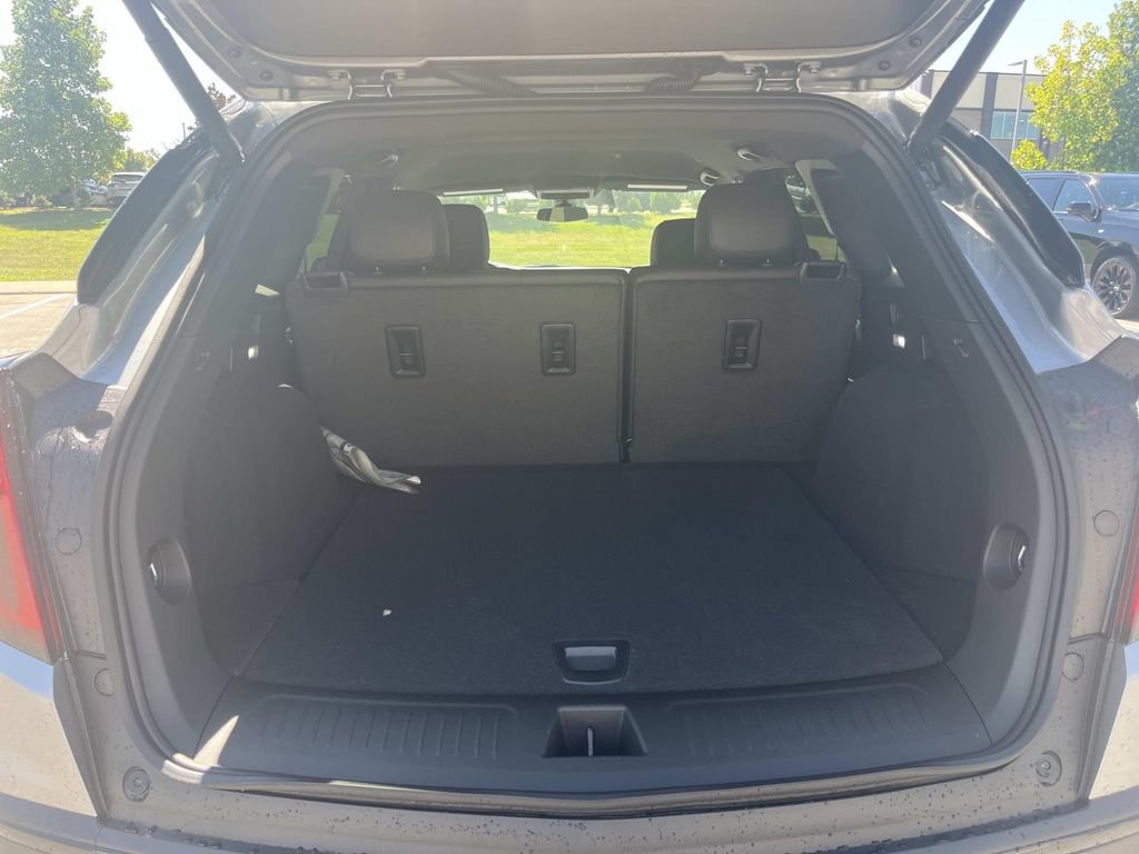 New 2026 Cadillac XT5 Luxury w/ LPO, ONYX Package FWD image 12