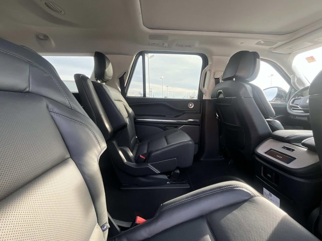 New 2025 Lincoln Navigator L Reserve image 17