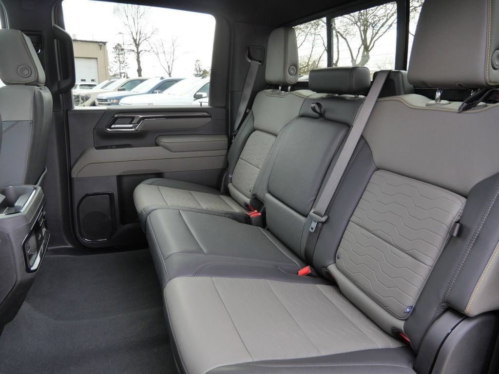 Used 2025 Chevrolet Silverado 2500 ZR2 w/ Technology Package AWD/4WD image 33