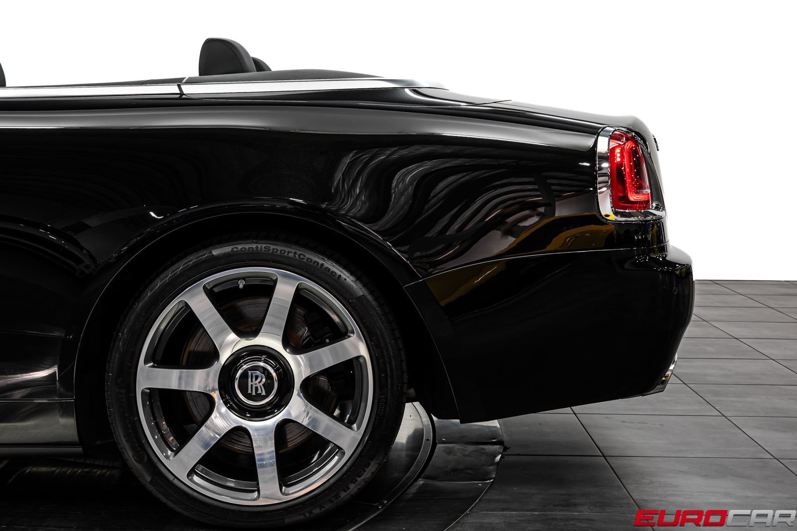 Used 2017 Rolls-Royce Dawn RWD image 18