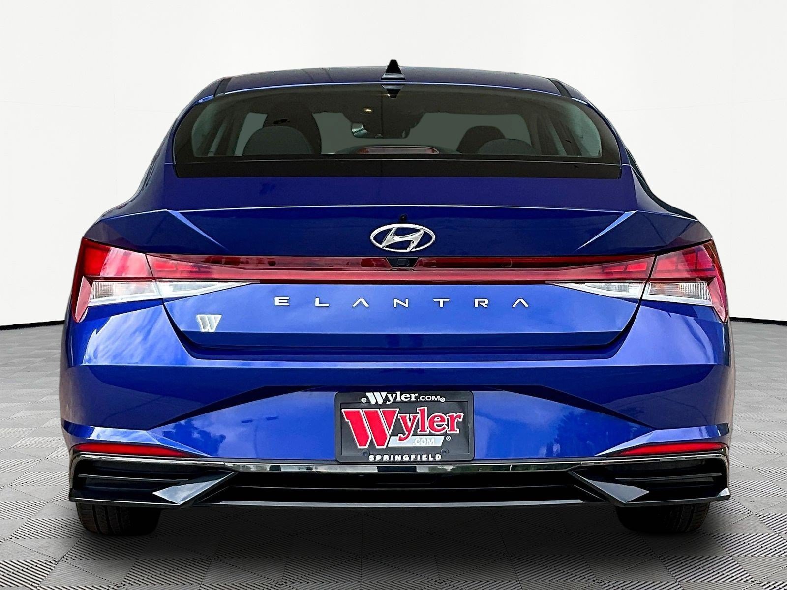 Used 2022 Hyundai Elantra SEL w/ Convenience + Premium Package FWD image 5