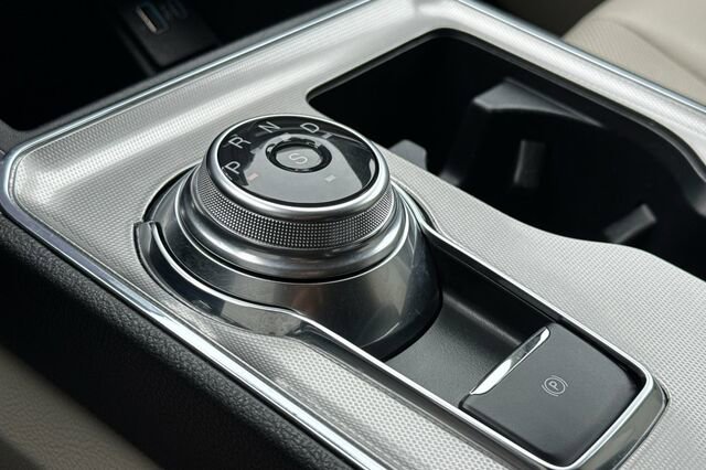 Certified 2022 Ford Edge Titanium w/ Equipment Group 301A image 19