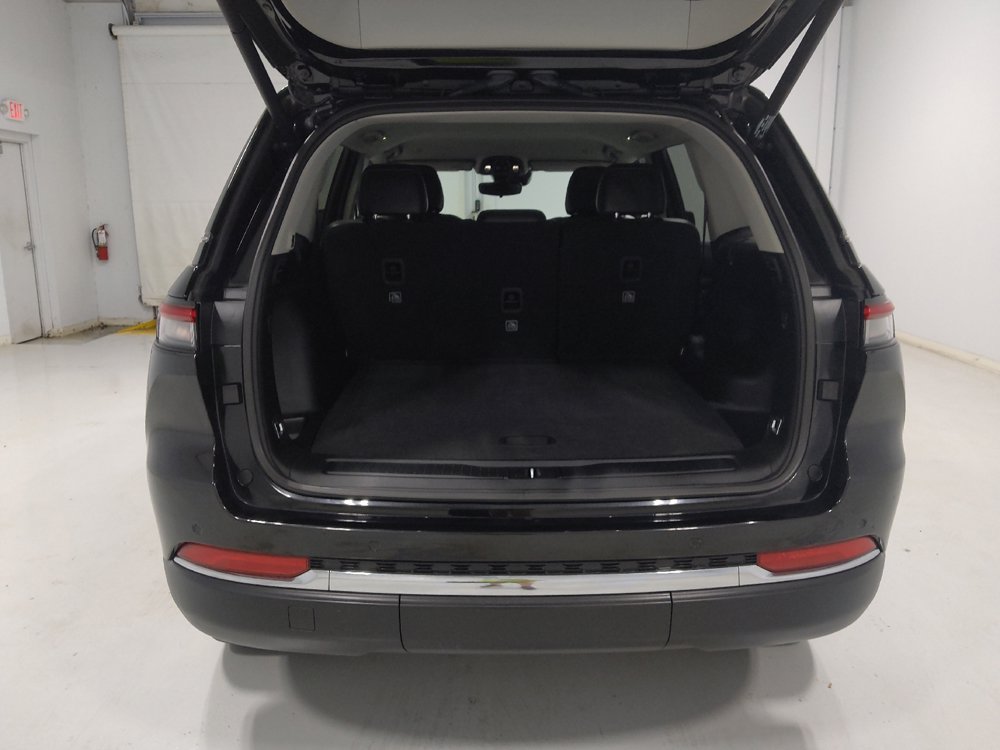 Used 2023 Jeep Grand Cherokee Limited AWD/4WD image 29