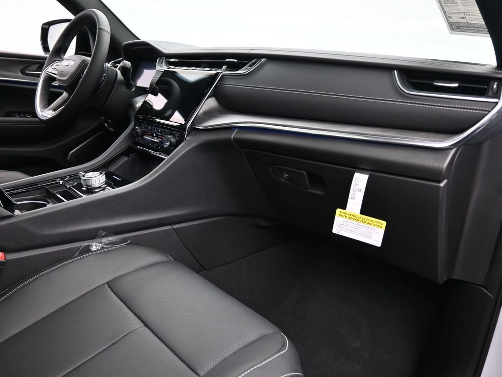 Used 2024 Jeep Grand Cherokee Overland w/ Luxury Tech Group IV image 27