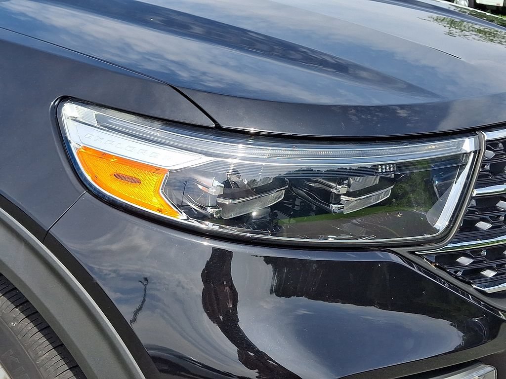 Used 2021 Ford Explorer XLT w/ Equipment Group 202A AWD/4WD image 9