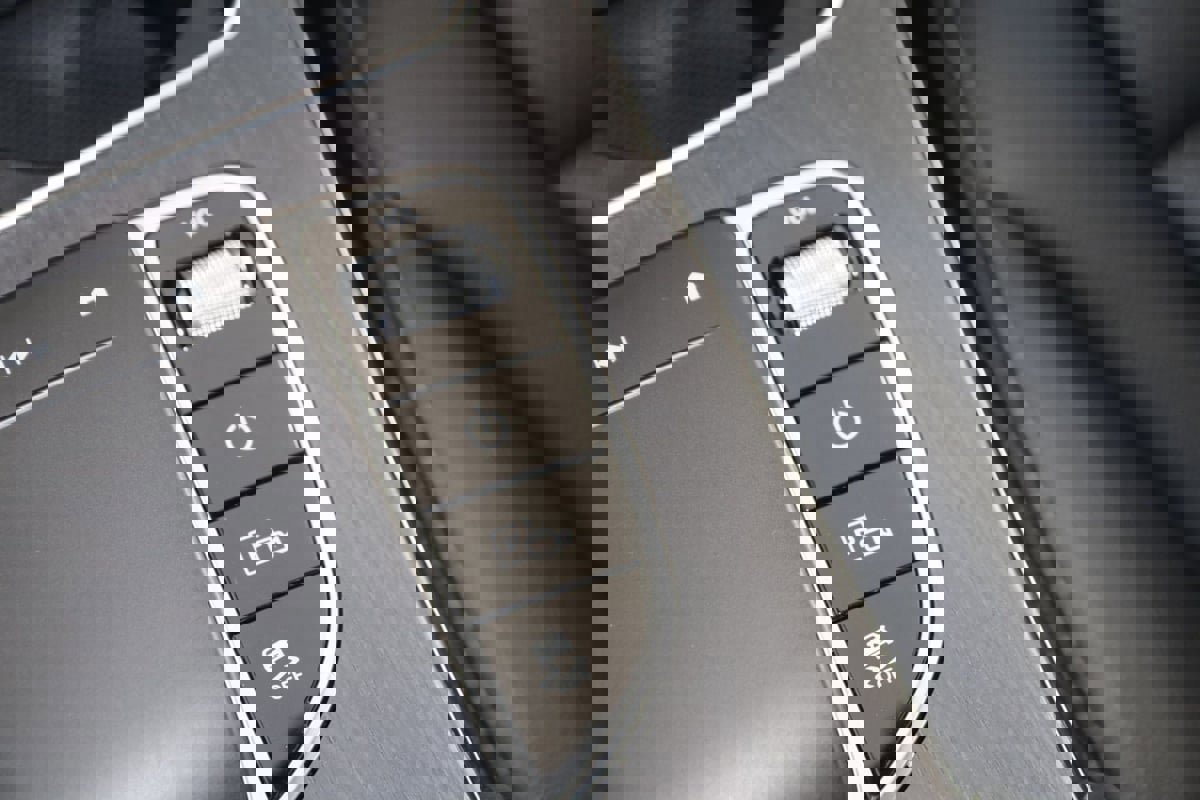 Used 2022 Mercedes-Benz GLC 300 4MATIC w/ Driver Assistance Package image 32