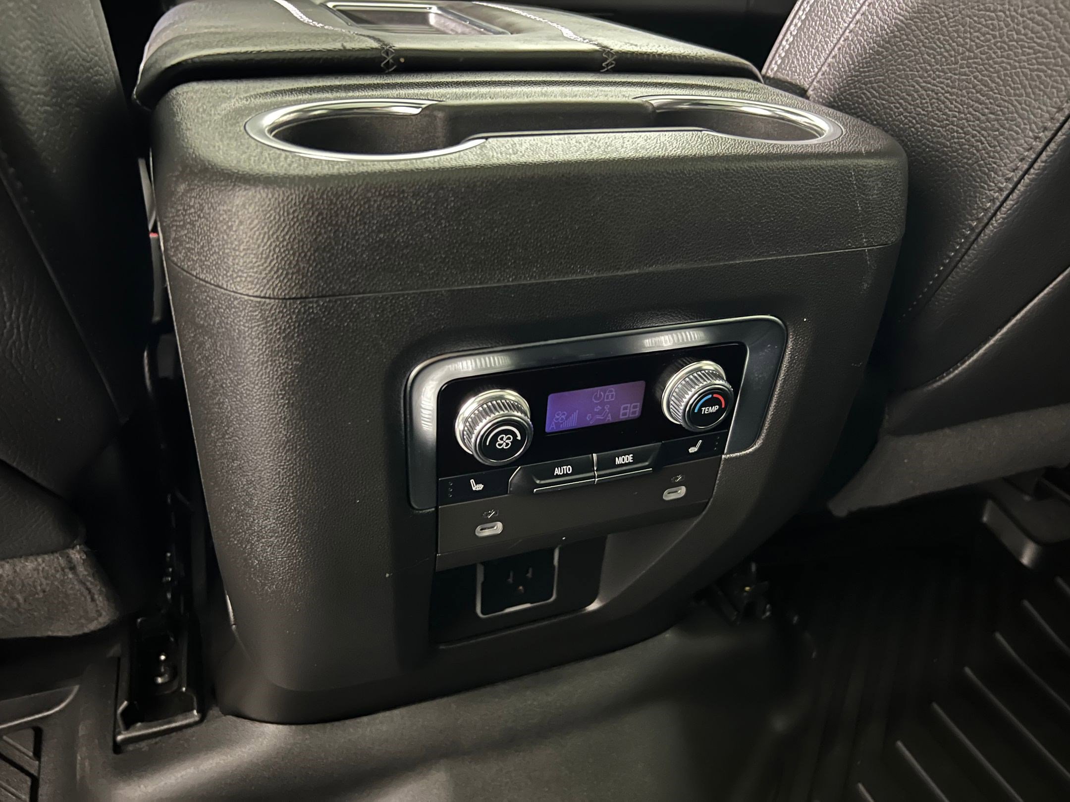 Used 2024 GMC Yukon Denali image 35